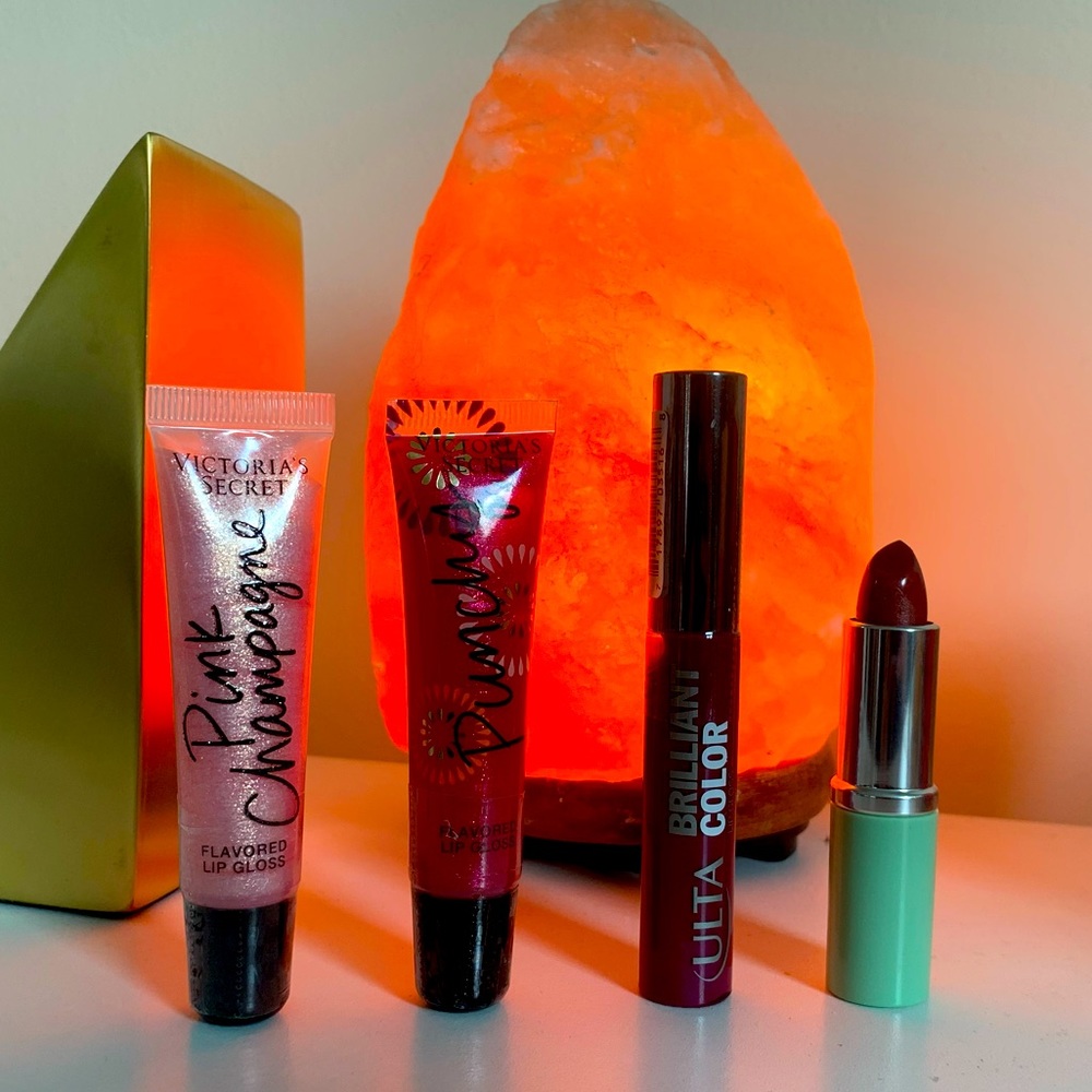 Lipgloss and lipstick bundle